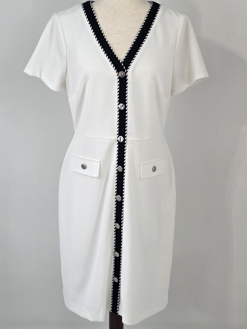 Karl Lagerfeld Paris White Mini Sheath Dress W/ Black Trim V Neck Womens Size 10